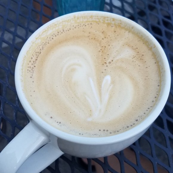 Meet your Posher, Lisa - Picture 1 of 2